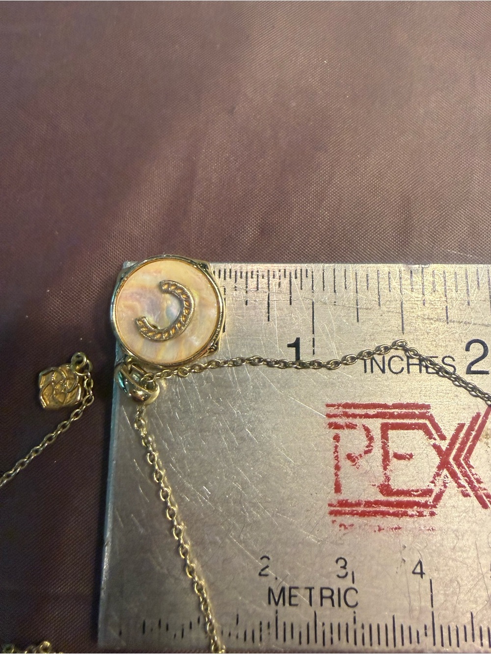 NWT KENDRA SCOTT LETTER C DISC PENDANT NECKLACE GOLD/IRIDESCENT ABALONE - Picture 8 of 12